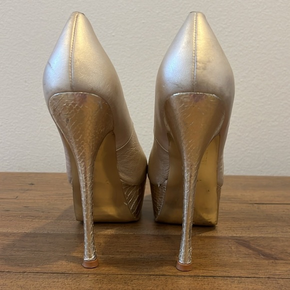 Bebe gold pump platform size 8 - Picture 8 of 11